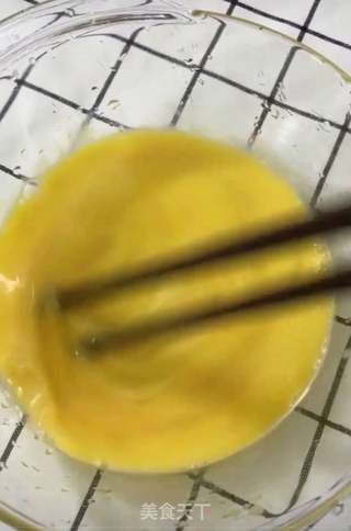 鸡蛋松饼的做法步骤：1