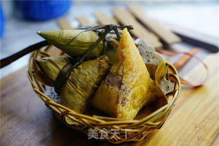 鲍鱼酱肉蛋黄粽的做法步骤:6