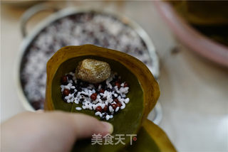 黑米红豆蜜枣粽的做法步骤:3