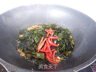 红椒拌裙带菜的做法步骤:7