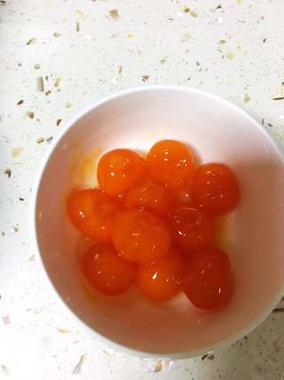 好吃不腻~咸肉粽的做法步骤:2