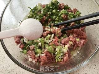 白菜牛肉包的做法步骤：3