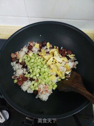 腊肠炒饭的做法步骤:8