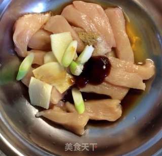 脆皮鸡肉串的做法步骤：2