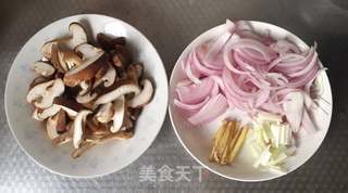 香菇鸡肉饭的做法步骤：2