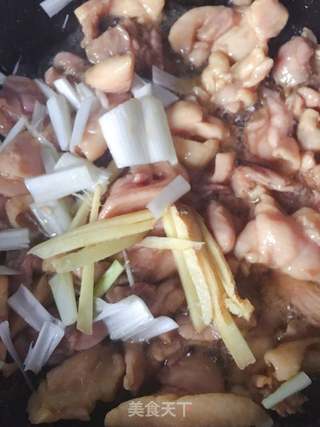 香菇鸡肉饭的做法步骤:3