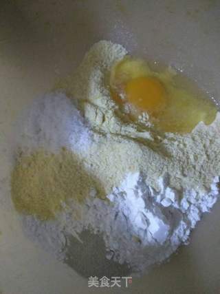 玉米面饼子的做法步骤:2