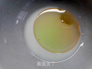 凯蒂猫蓝莓戚风蛋糕的做法步骤:2