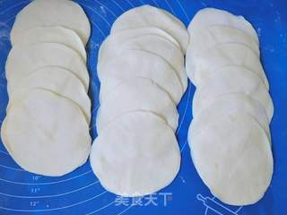 生煎芹菜猪肉包的做法步骤:2