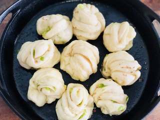 生煎花卷的做法步骤:17
