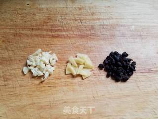 五花肉丁炒香干的做法步骤:4