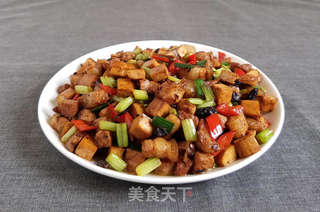 五花肉丁炒香干的做法步骤:11