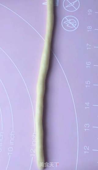 挂霜麻花的做法步骤:10