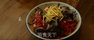 潮音潮人:潮汕椒丝南乳蒸滑鸡的做法步骤:2