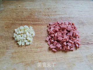 芥蓝火腿蛋炒饭的做法步骤:3