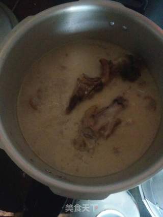 腊猪骨汤面的做法步骤:2