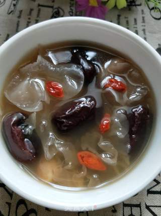 红枣花生银耳羹的做法步骤：6