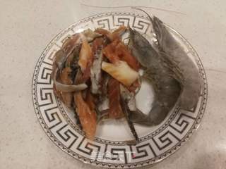 海鲜沙锅粥的做法步骤:3