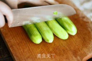 黄瓜薄荷饮有一种扑面而来的清新感的做法步骤:2