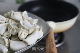 香煎速冻饺子的做法步骤:2
