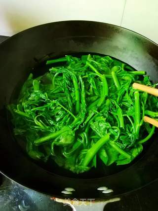 蒜蓉凉拌空心菜的做法步骤:3