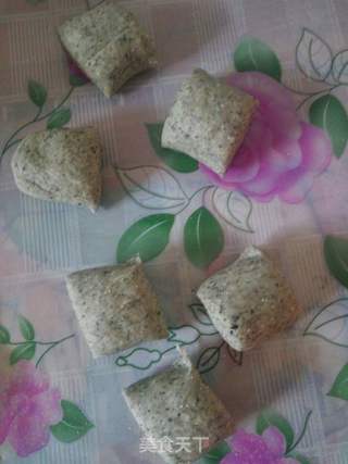 蒸菜之黑芝麻馒头的做法步骤:6