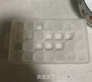 宝贝的纯鲜水果汁(适用可榨汁的任何水果)的做法步骤:2