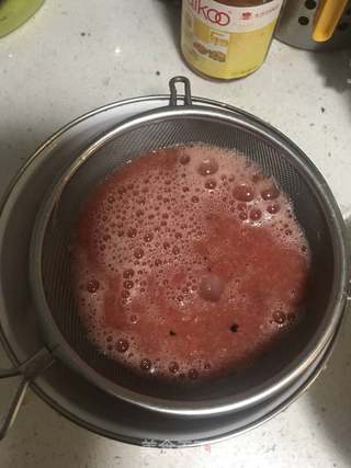 宝贝的纯鲜水果汁(适用可榨汁的任何水果)的做法步骤:6