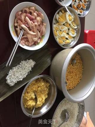 端午节裹粽子的做法步骤:2