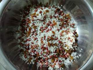 红豆葡萄干蜜枣粽的做法步骤:2
