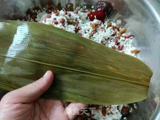 红豆葡萄干蜜枣粽的做法步骤:3
