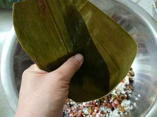 红豆葡萄干蜜枣粽的做法步骤:4
