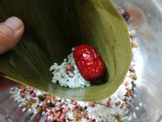 红豆葡萄干蜜枣粽的做法步骤:6
