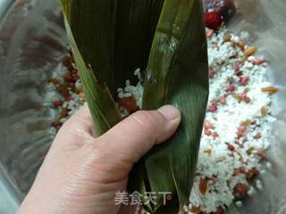 红豆葡萄干蜜枣粽的做法步骤:8