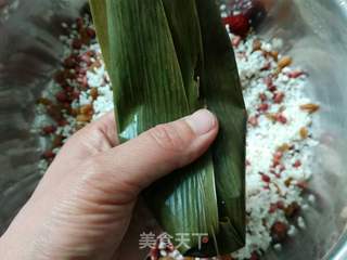 红豆葡萄干蜜枣粽的做法步骤:9