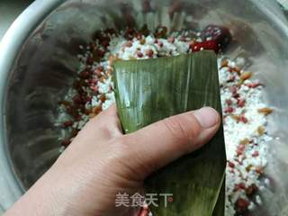 红豆葡萄干蜜枣粽的做法步骤：10