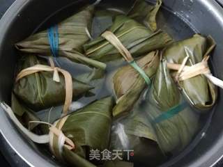 红豆葡萄干蜜枣粽的做法步骤：12