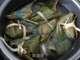 红豆葡萄干蜜枣粽的做法步骤:12