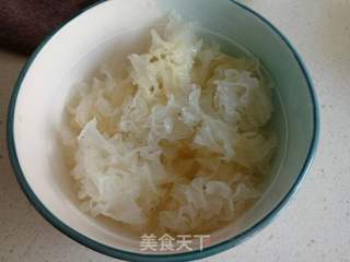 南瓜银耳羹的做法步骤:2