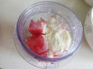蜜桃西瓜沙冰的做法步骤:3