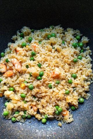 虾仁炒饭的做法步骤:4