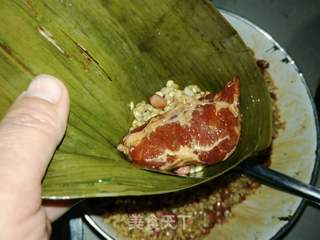 红豆梅花肉粽的做法步骤:7