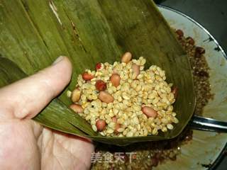 红豆梅花肉粽的做法步骤:8