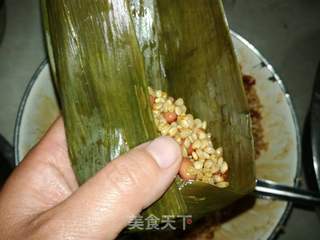 红豆梅花肉粽的做法步骤:9