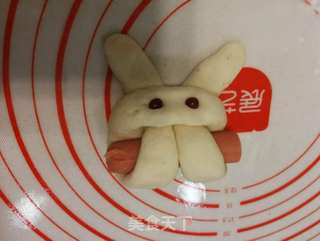 火腿肠兔子馒头卷的做法步骤:13