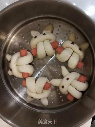 火腿肠兔子馒头卷的做法步骤:15