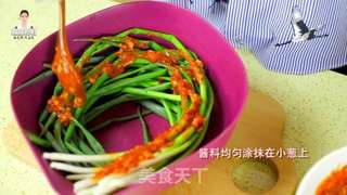炎热的夏天,尝尝超爽口的小葱泡菜吧!的做法步骤:9