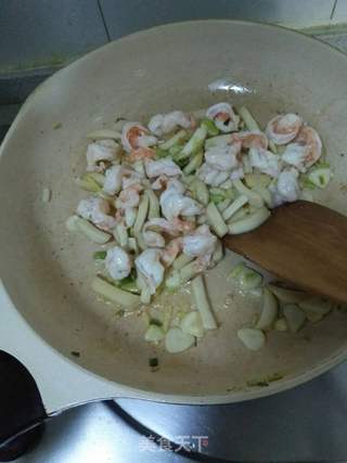 芦笋杏鲍菇炒虾仁的做法步骤:6