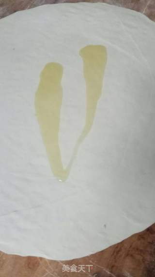葱油饼的做法步骤：3