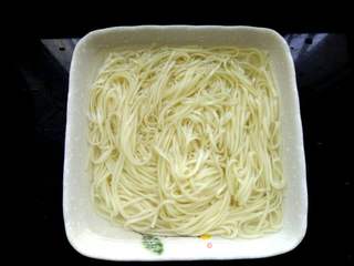 小白菜酱油炒面的做法步骤:3